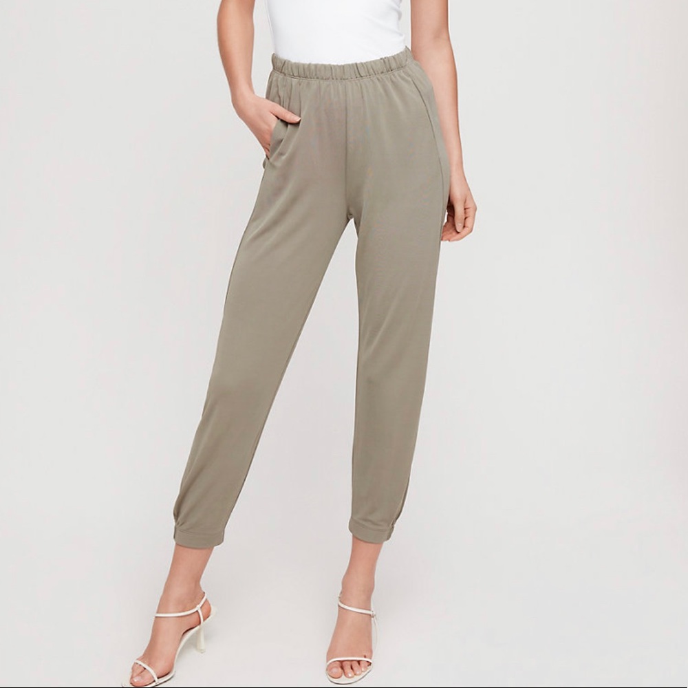 Aritzia Babaton light grey Pant Small
